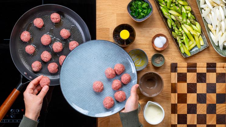 Spargel Auflauf mit Hackfleisch Bällchen